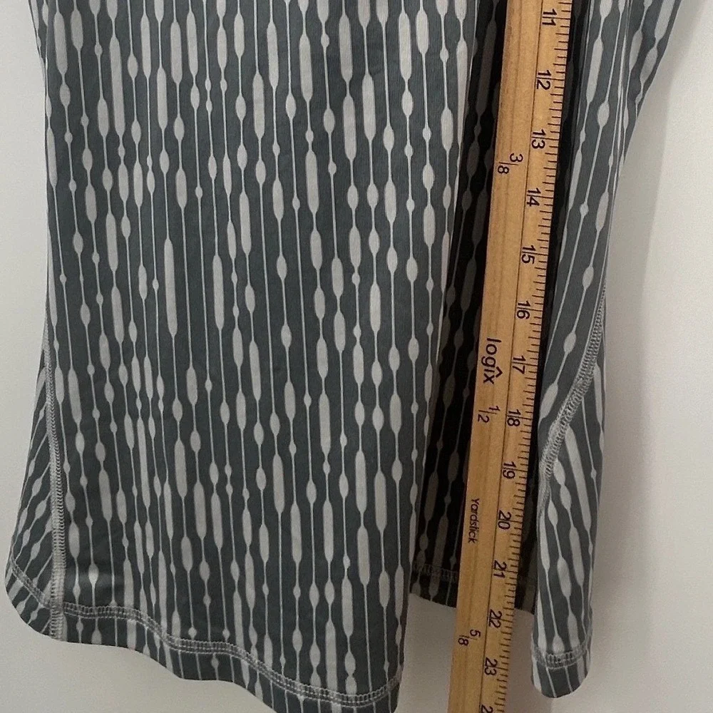 Nike Dri-FIT Womens Small Grey Geometric Racerback Tank Top Built-In Bra